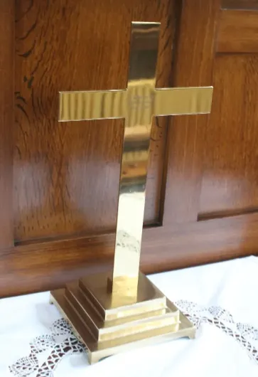 Brass cross on a table in Highfield Methodist Church